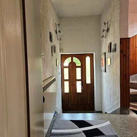 アパート Radosevic バイナ・バシュタ